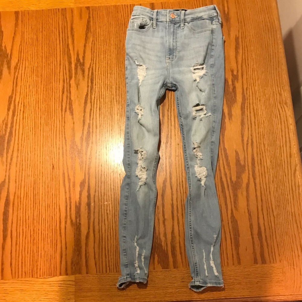 Hollister Ripped jeans